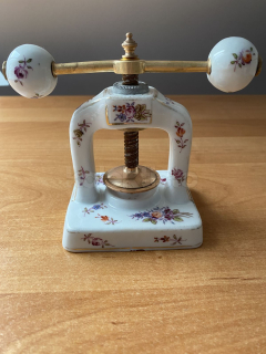 Porcelánový vřetenový louskáček na ořechy, zn. RPM - Rosenthal Porcelnafabrik Marktrewitz