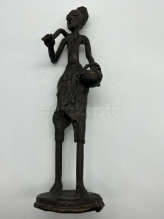 Africká figura z bronzu