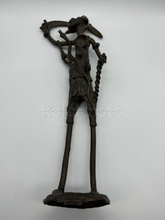 Africká figura z bronzu
