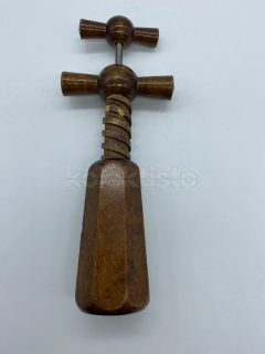 Vývrtka ze dřeva
