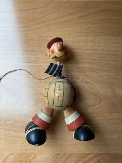 Upomínková dřevěná figurka místrovství ve fotbalu