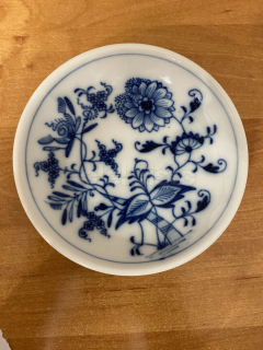 Porcelánový talířek s cibulovým vzorem