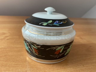 Porcelánová cukřenka s víčkem