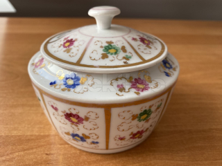 Porcelánová cukřenka