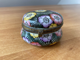 Porcelánová dózička
