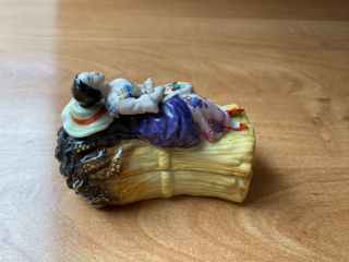 Porcelánová dóza na sirky