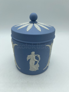 Porcelánová dóza