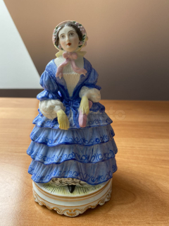 Porcelánová dóza dáma č.1, biskvit