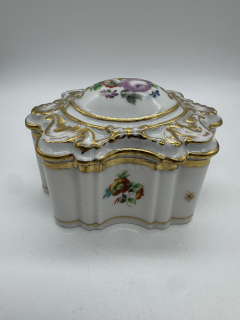 Porcelánová dóza