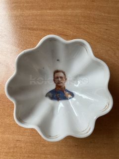 Porcelánová mistička s vyobrazení generála