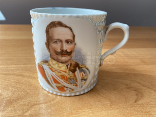 Porcelánový hrnek s císařem Vilémem II.