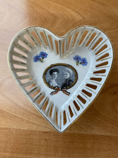 Porcelánová miska ve tvaru srdce