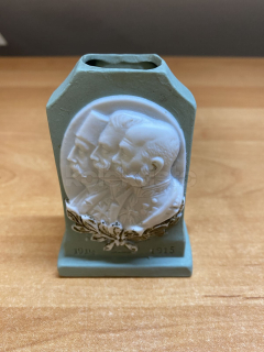 Porcelánová vázička Franz Josef, Vilém II. a Paša