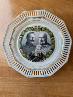Porcelánový talíř Franz Josef a Vilém II.