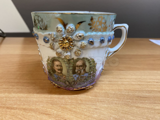 Porcelánový hrnek Franz Josef a Vilém II.