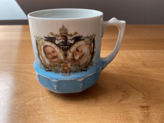 Porcelánový hrnek Franz Josef a Vilém II.