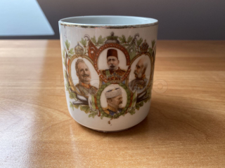 Porcelánový hrnek Franz Josef a Vilém II.