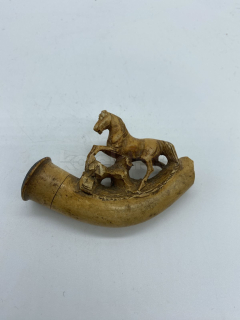 Kuřácká špička z mořské pěny s figurou koně