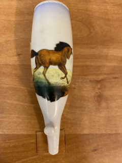 Porcelánová fajfka s koněm