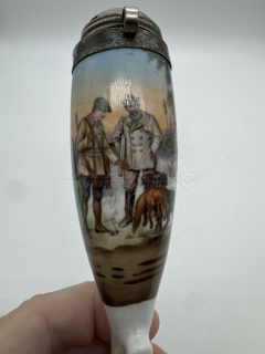 Porcelánová fajfka s loveckým motivem