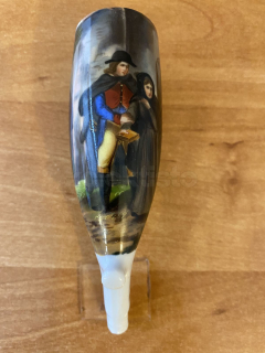 Porcelánová fajfka s obrázkem dámy