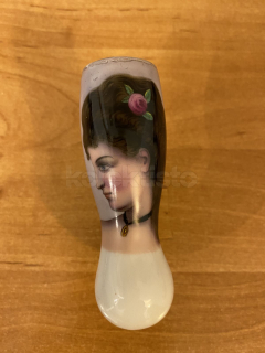 Porcelánová fajfka labutěnka DÁMA