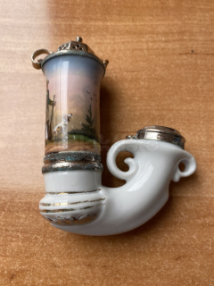 Porcelánová fajfka labutěnka s loveckým motivem