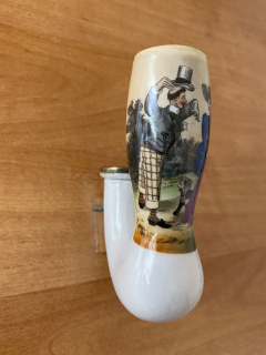 Porcelánová fajfka s žertovným motivem
