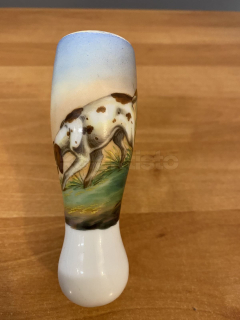 Porcelánová fajfka s loveckým motivem
