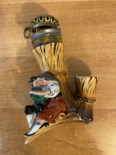Porcelánová figurální fajfka