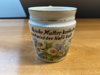 Porcelánový hrnek