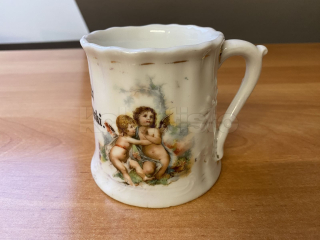 Porcelánový hrnek s andílky