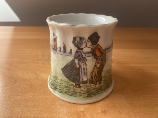 Porcelánový hrnek