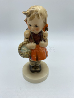 Porcelánová figurka DĚVČE S KOŠÍKEM