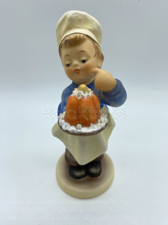 Porcelánová figurka MALÝ CUKRÁŘ