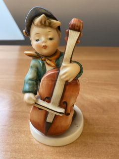 Porcelánová figurka HRÁČ NA BASU