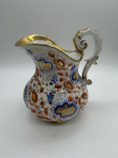 Porcelánová konvice na mléko