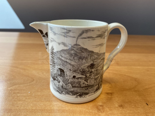 Porcelánová konvička
