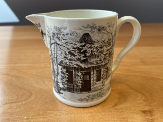 Porcelánová konvička