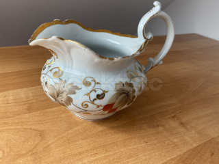 Porcelánová konvice na mléko