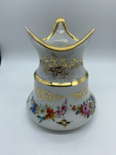 Porcelánová konvice na mléko