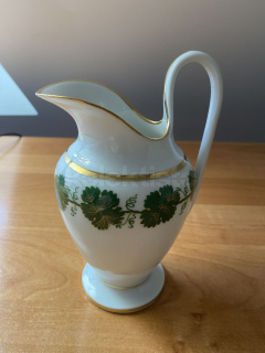 Porcelánová konvice na mléko