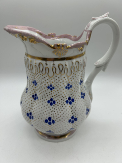 Porcelánová konvice na mléko