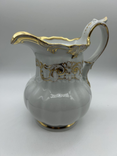 Porcelánová konvice na mléko