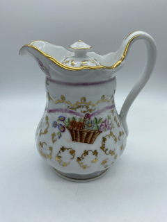 Porcelánová konvice na mléko
