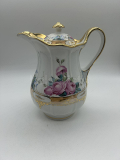 Porcelánová konvice na mléko