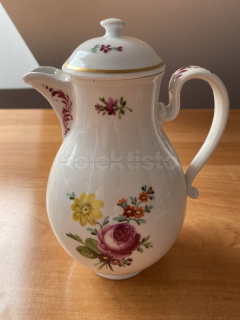 Porcelánová konvice na kávu