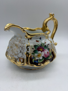 Porcelánová konvice na mléko