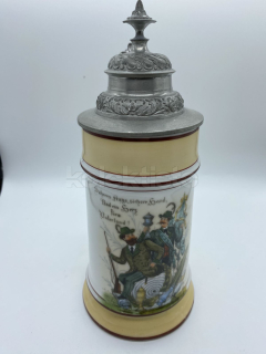Porcelánový korbel s cínovým víkem, průsvitkou a malbou střeleckého motivu