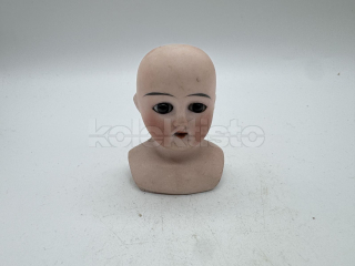 Porcelánová hlavička panenky
